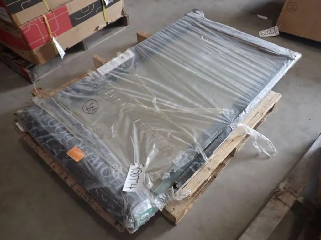 UNUSED Frameless Tub Enclosure