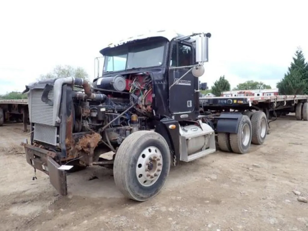 2000 Freightliner T/A Hiway Tractor - Day Cab 1FUY