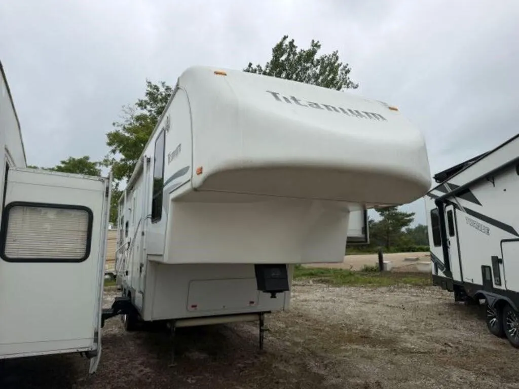 2006 Glendale Titanium 28E33DS T/A 5th Wheel 2GRFW