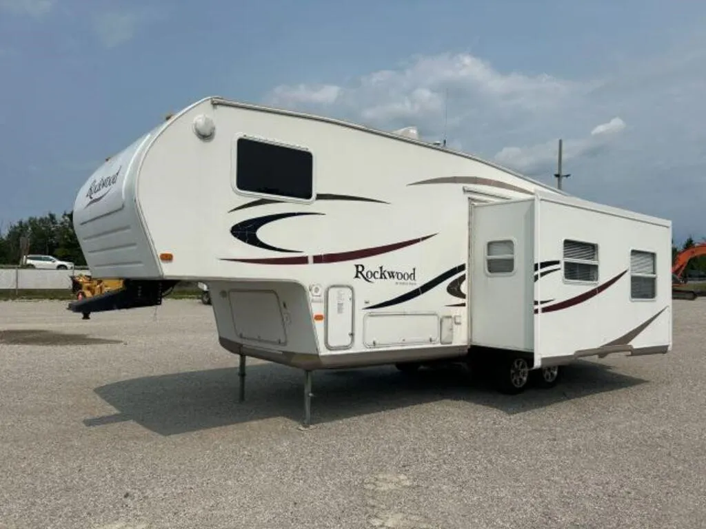 2006 Forest River Rockwood 8281SS T/A 5th Wheel 4X