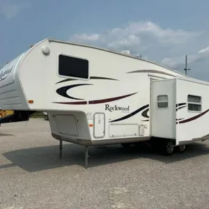 2006 Forest River Rockwood 8281SS T/A 5th Wheel 4X