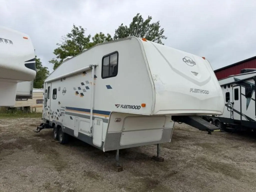 2005 Fleetwood Orbit 275RLS T/A 5th Wheel 2EM2R272