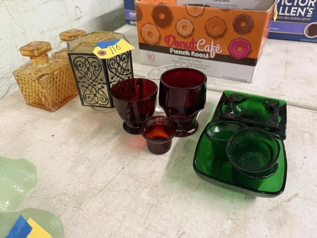 Green, Red & Amber Glass D�cor