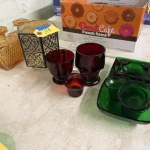 Green, Red & Amber Glass D�cor