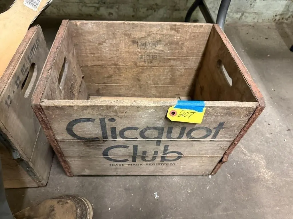 Clicquot Club Wood crate