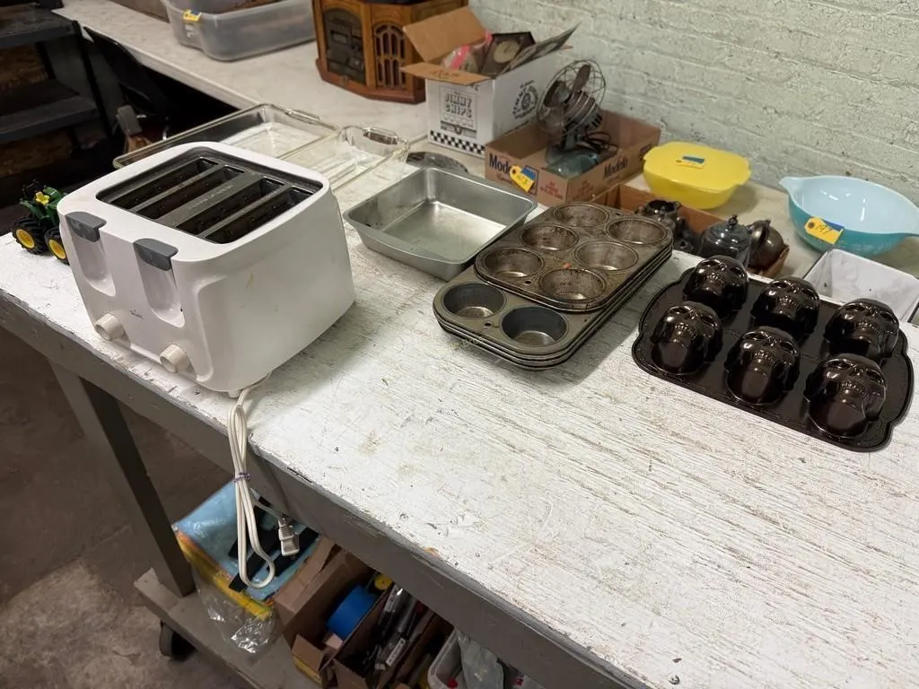 Muffin Pans, Toaster, & other Kitchen
