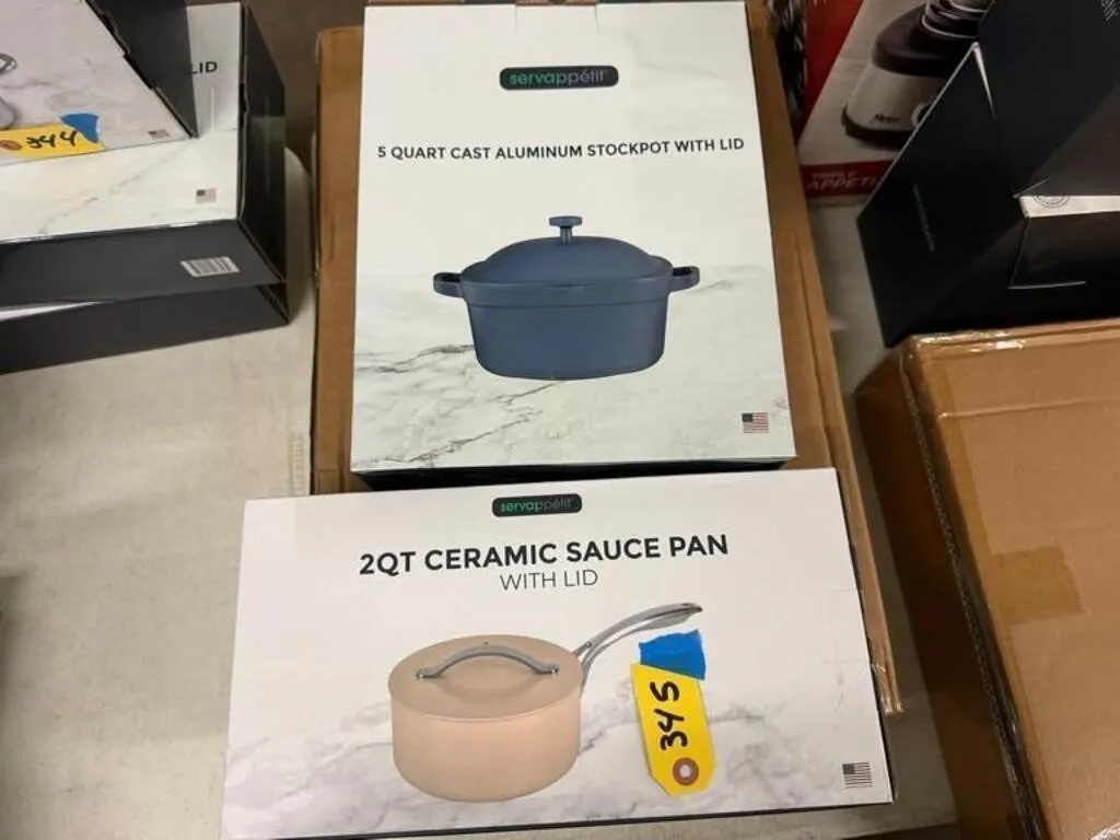 Stockpot w/lid & Ceramic Sauce Pan