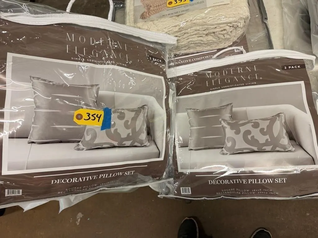 (2) Moderne Elegance Pillow Sets