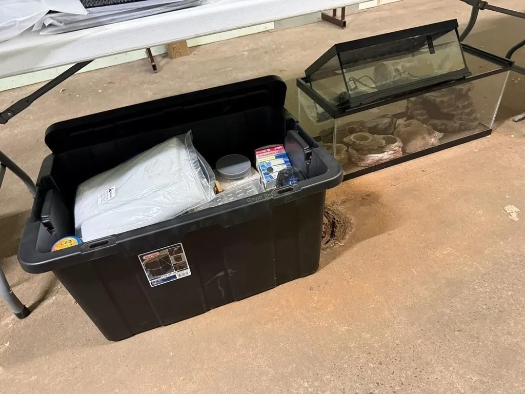 Tote w/Turtle & Tank Supplies