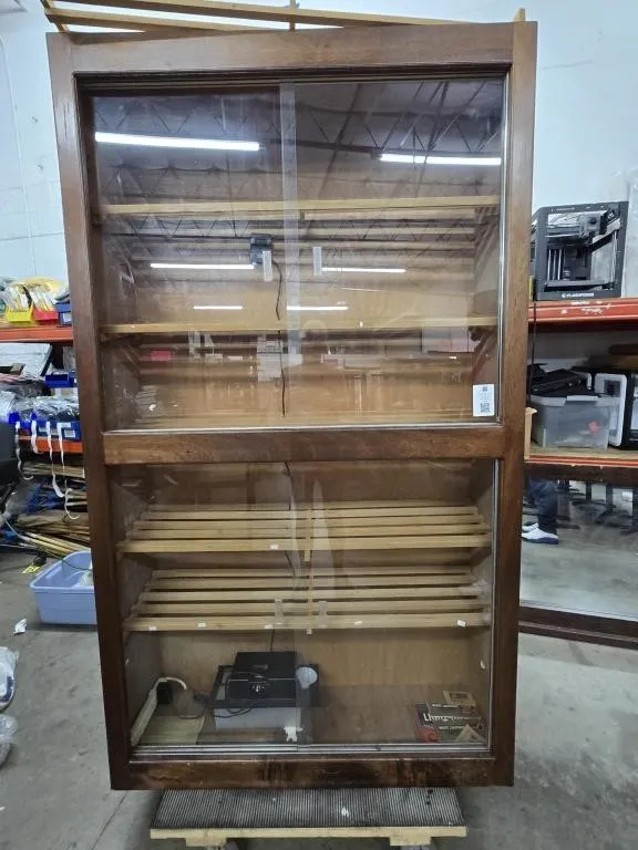 42"�12.5"�72" Humidor