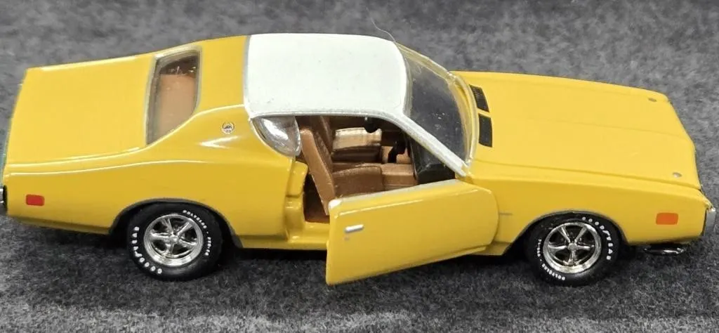 M2 Machines Detroit Muscle 1971 Dodge Charger SE