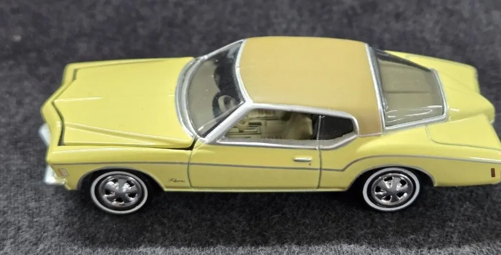 A1:64 Scale Johnny Lightning Diecast Model of a