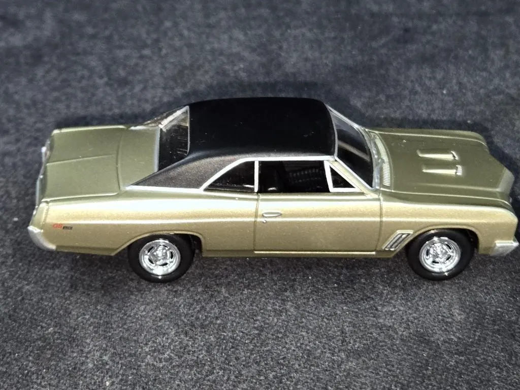 1:64 Scale Diecast 1967 Buick GS 400 in Gold w