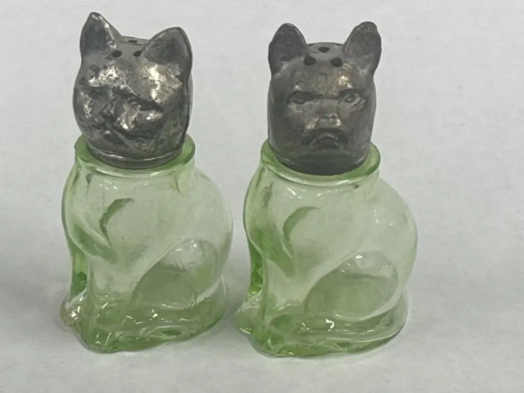 ANTIQUE CAT & DOG GREEN DEPRESSION GLASS SALT &