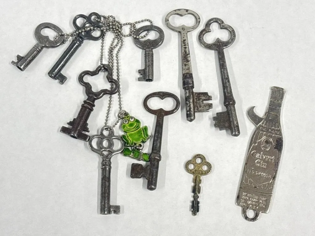 Lot of Antique Skeleton Keys Solid And Hollow