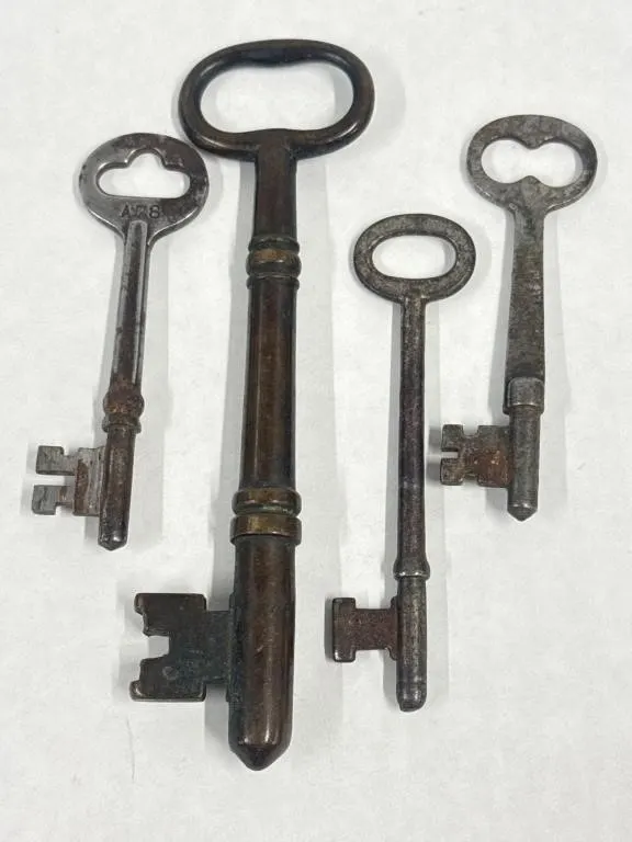 (4) Antique Skeleton Keys