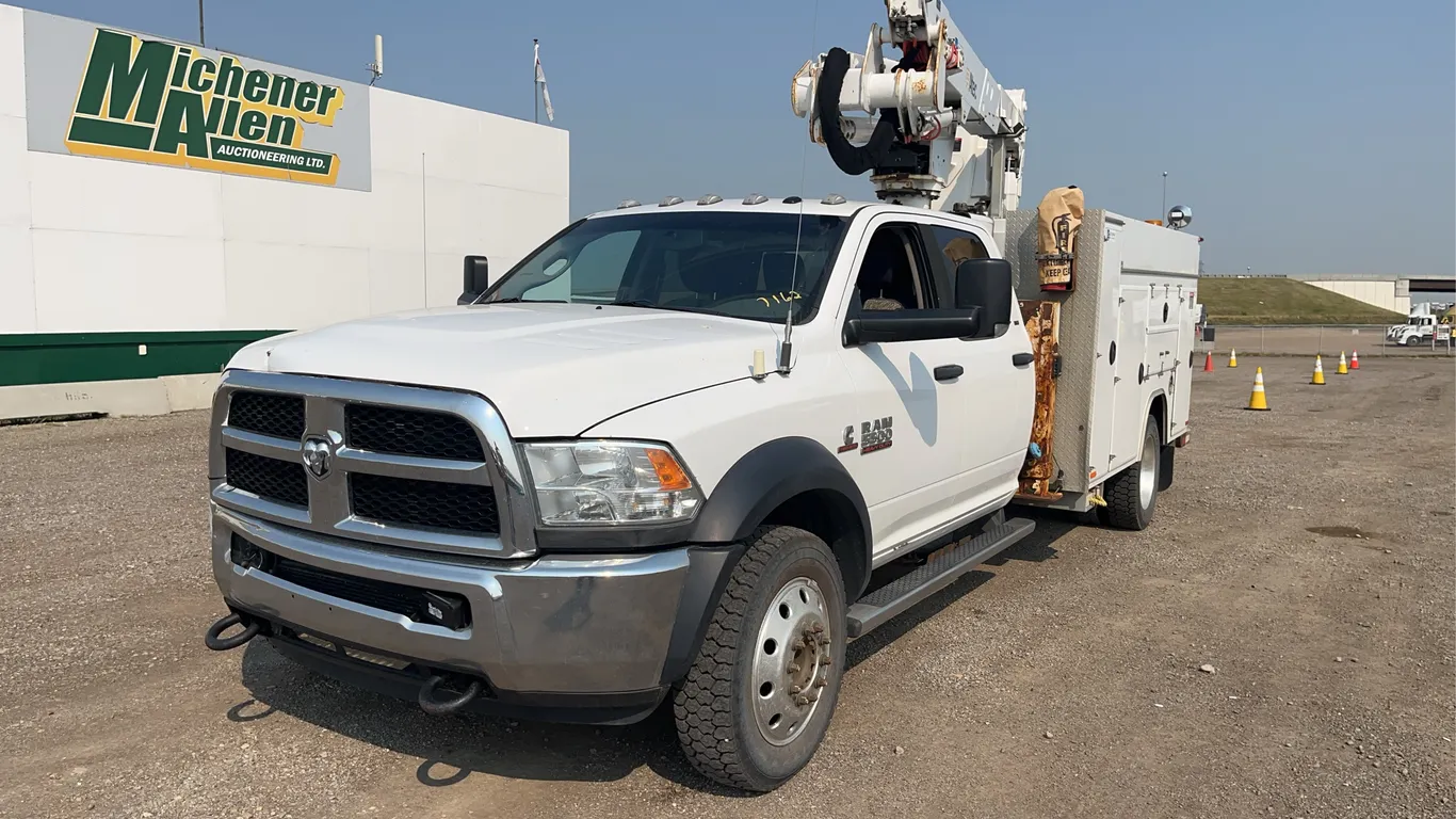 2015 Ram 5500 4x4 S/A Bucket Truck
