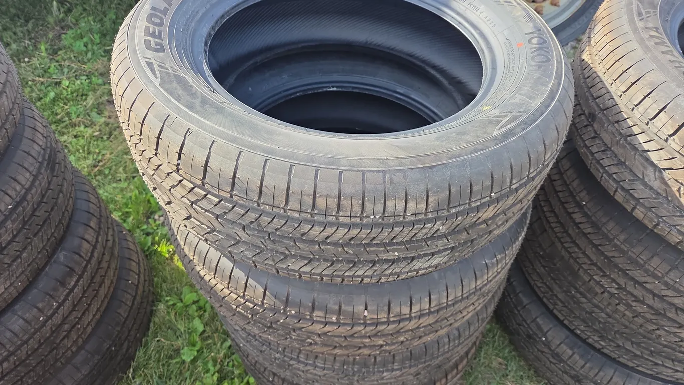 Set Of 4 Yokohama geolander 225/60/17