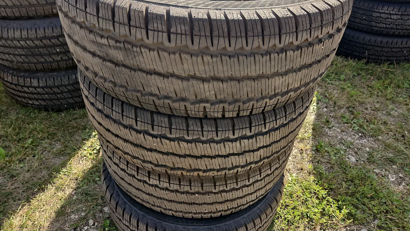 Set Of 4 Continental Vancontact 235/65R16