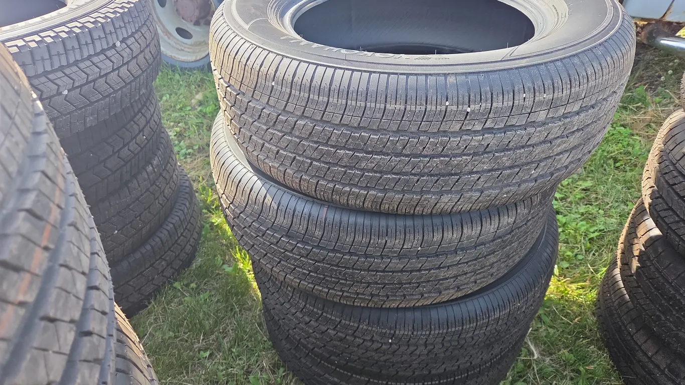 Set Of 4 Yokohama Avid S34 235/65/17