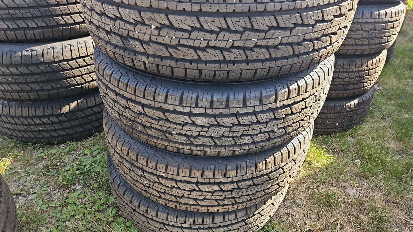 Set of 4 General Grabber 225/75R16