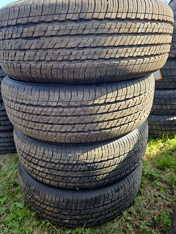 Set Of 4 Yokohama Avid S34 Tires 235/65R17