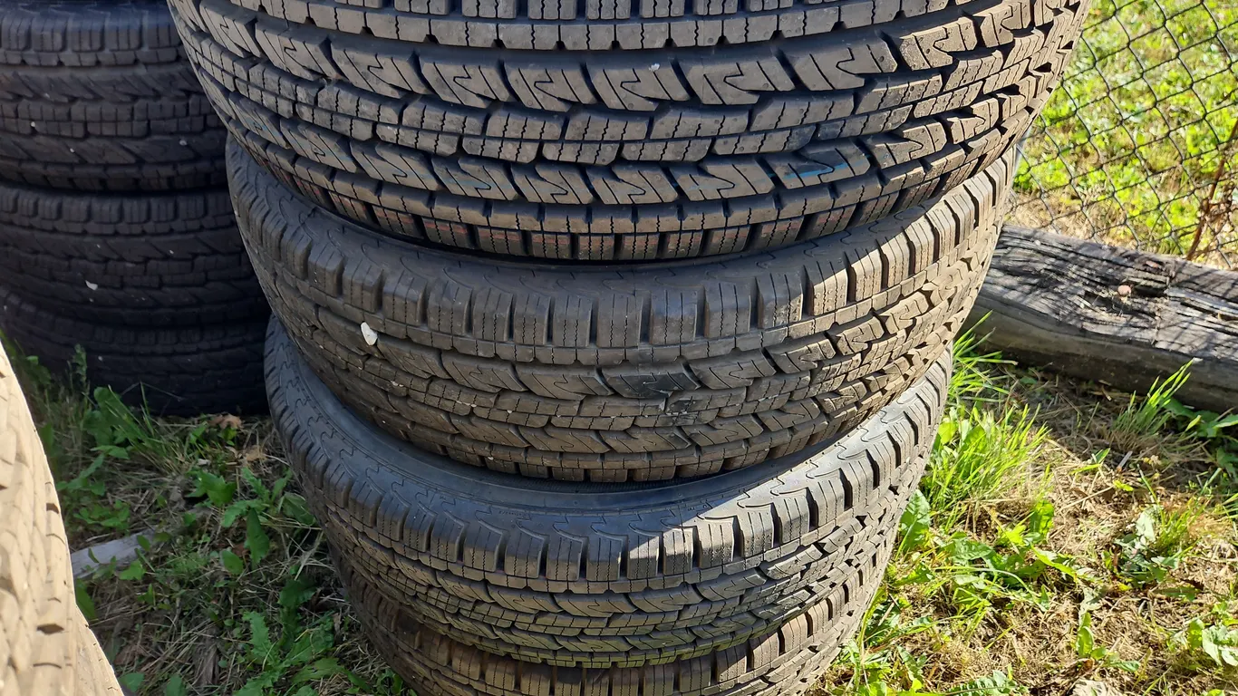 Set Of 4 General Grabber 225/75R16