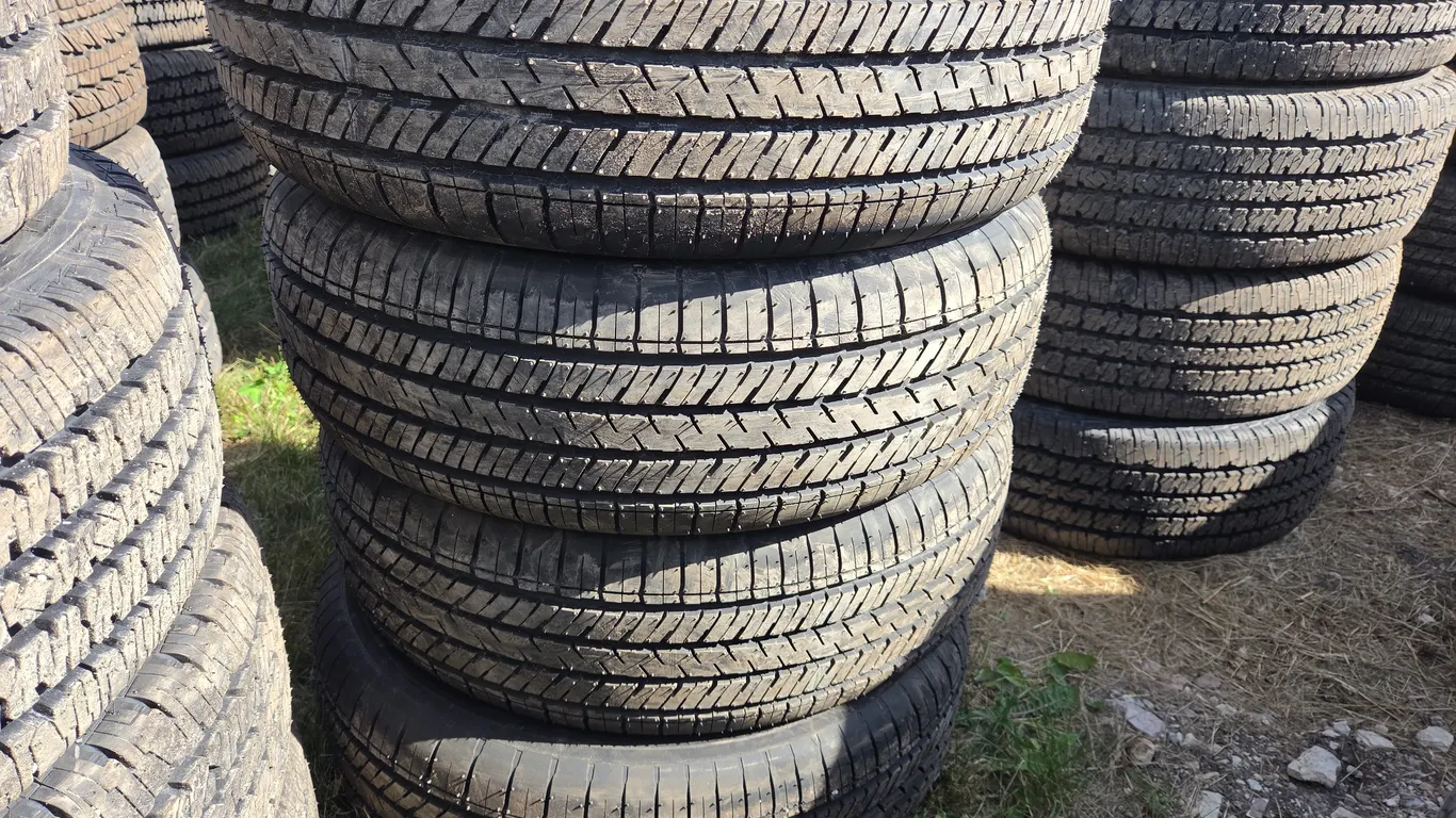 Set Of 4 Yokohama geolander 225/60/17