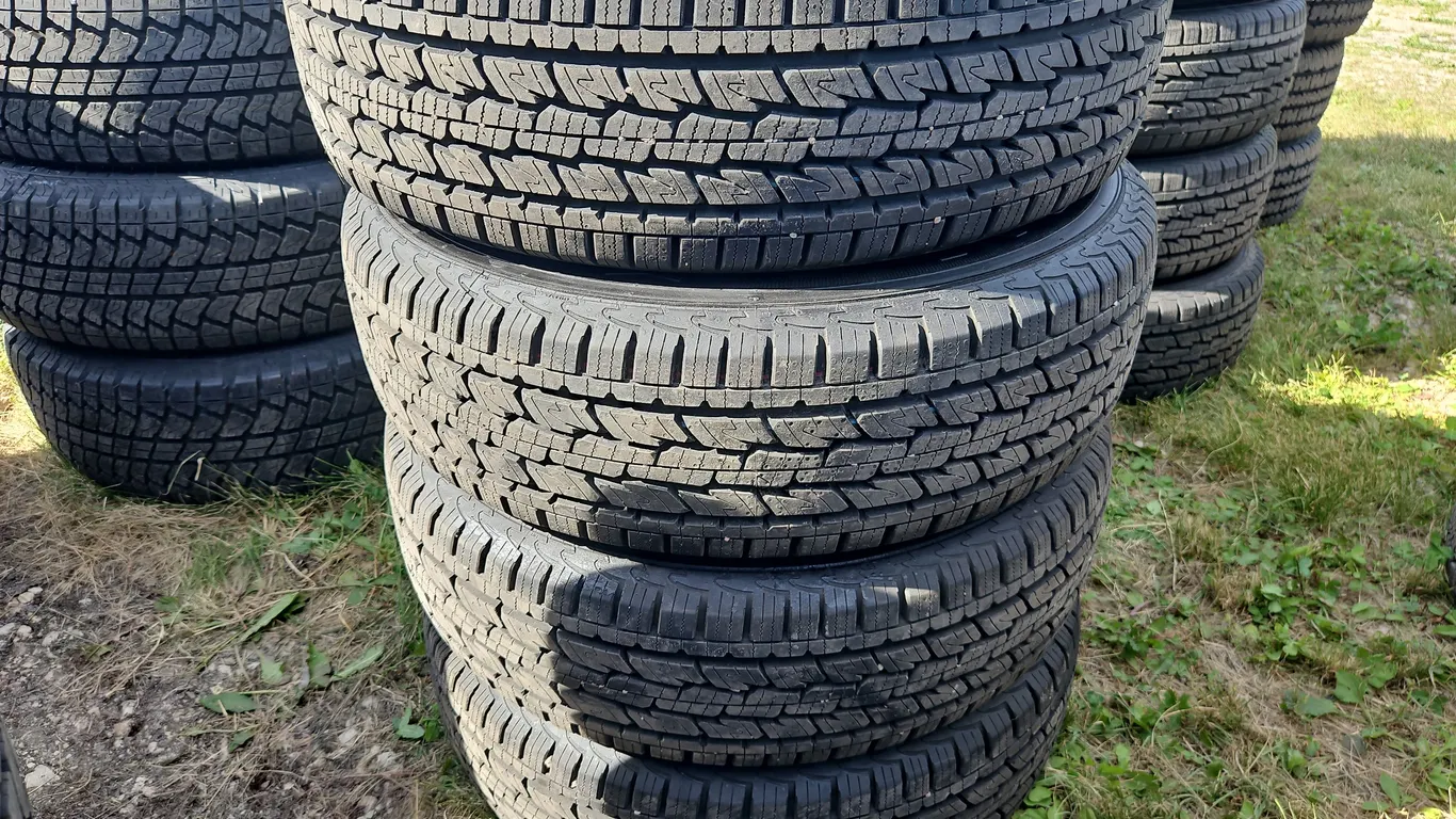 Set Of 4 General Grabber HTS Tires 225/75R16