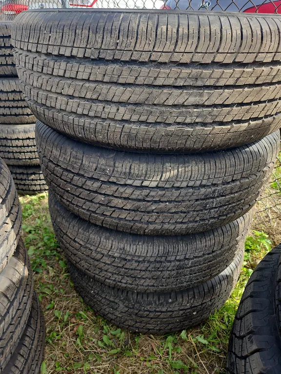 Set Of 4 Yokohama Avid S34 Tires 235/65R17
