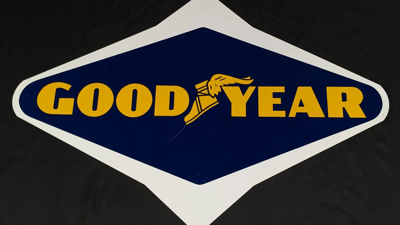 TIN TIRE SIGN GOOD YEARS TIRES