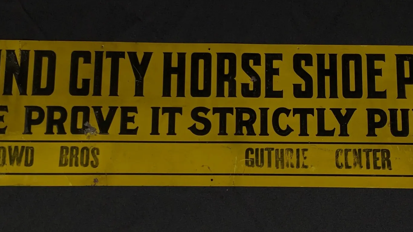 EMBOSSED TIN SIGN MOUND CITY HORSE SHOE PAINT WE PROVE IT STRICTLY PURE DOWD BROS GUTHRIE CENTER IOW