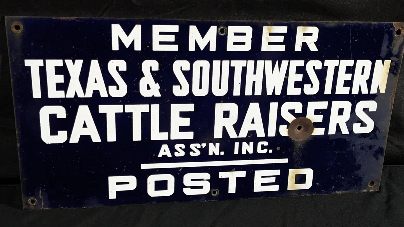 PORCELAIN SIGN MEMBER TEXAS SOUTH WESTERN CATTLE RAISERS ASS'N POSTED