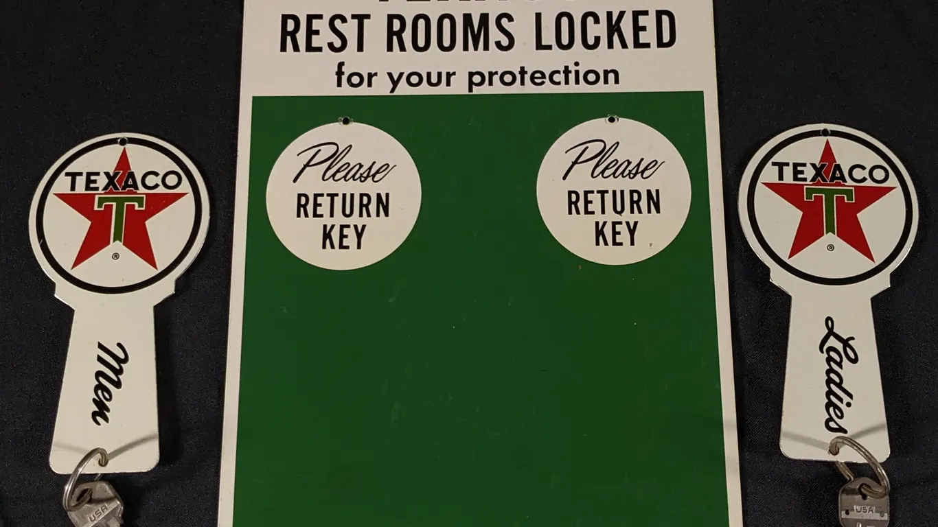 TIN SIGN TEXACO REST ROOMS KEY HOLDER & KEYCHAINS MEN LADIES (2 SIDED)