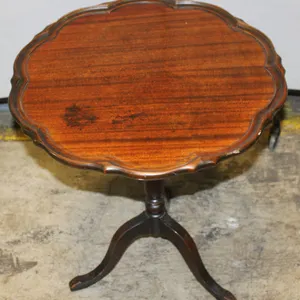Scalloped Top Mahogany Tilt-Top Table