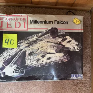 Star Wars Return of the Jedi Millennium Falcon Model Kit (MPC/ERTL, Kit #8917)