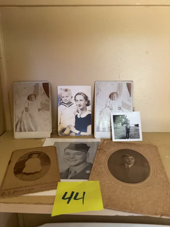 Photograph Lot (7 Photographs)