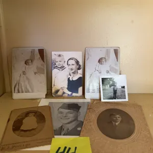 Photograph Lot (7 Photographs)