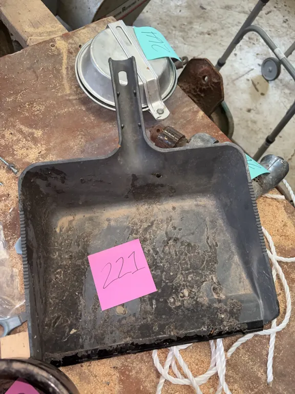 Large Dust Pan