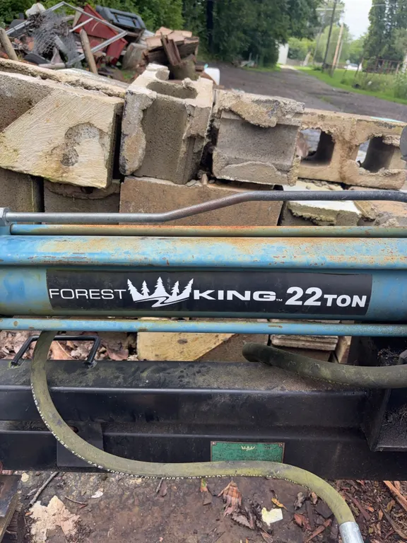 Forest King 22 Ton Gas Powered Log Splitter (untested) and Splitting Mauls