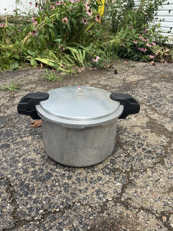 Mirro 16qt Pressure Cooker (Untested)