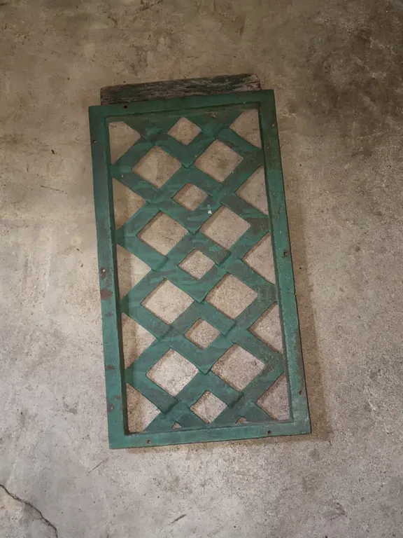 Metal Green Window Decor