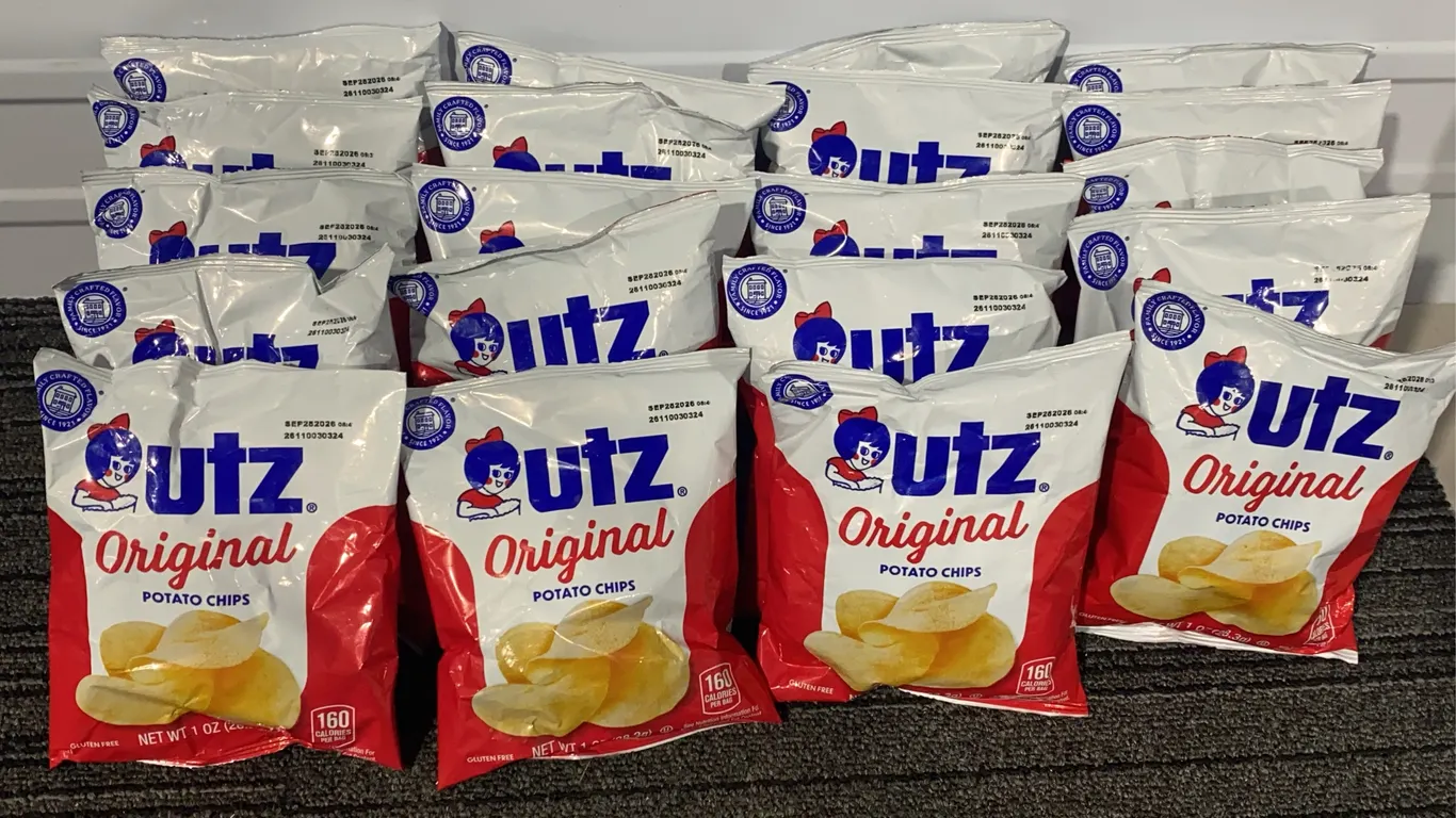 *NEW* Utz Original Potato Chips, 20 Snack Bags - Best By: 9/28/2026