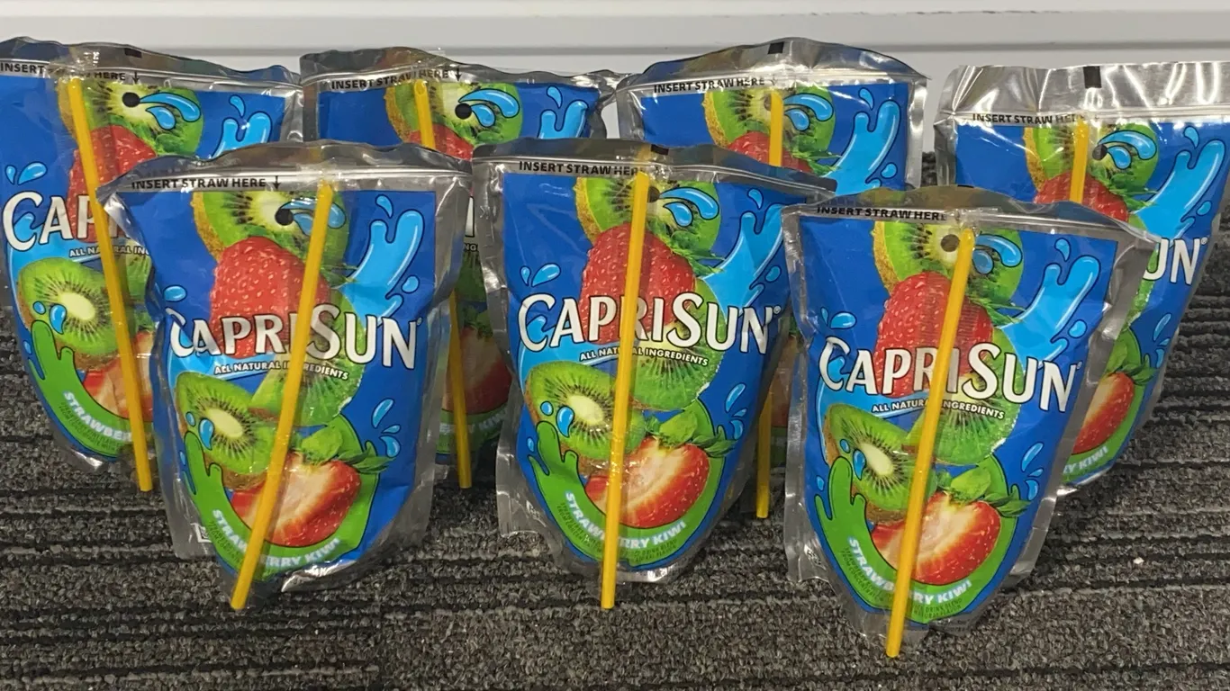 *NEW* Capri Sun Strawberry Kiwi, 7 Pouches - Best By: 4/2027