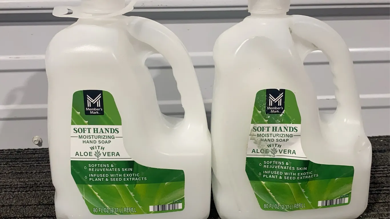 *NEW* 2 Pack Member's Mark Aloe Vera Moisturizing Hand Soap Refill, 80 OZ Each