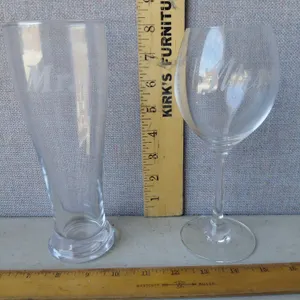 New Mr. & Mrs. Wedding Glasses, 2 Pc