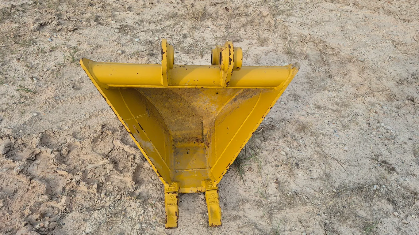 CAT 30 IN. TRAPEZOID BUCKET TO FIT 304