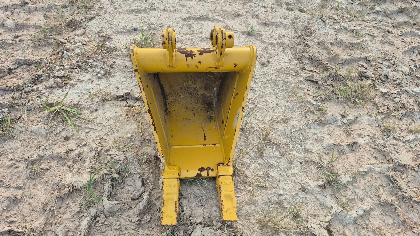 CAT 16 IN. TRAPEZOID BUCKET TO FIT 301