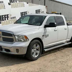 2019 RAM 1500 CREW CAB 4X4 PICKUP VIN: 1C6RR7TT5KS556444