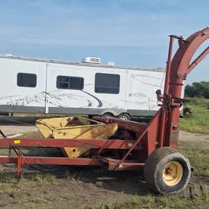 890 new Holland silage chopper. Needs 1 small chain, otherwise working condition